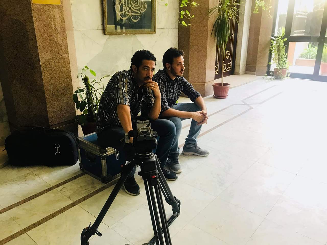 «معركة لطم ديبلوماسية».. يمنية تصفع ديبلوماسي في مصر!