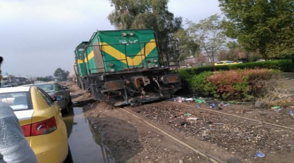 شاهد... قطار يصدم سيارة جنوبي بغداد