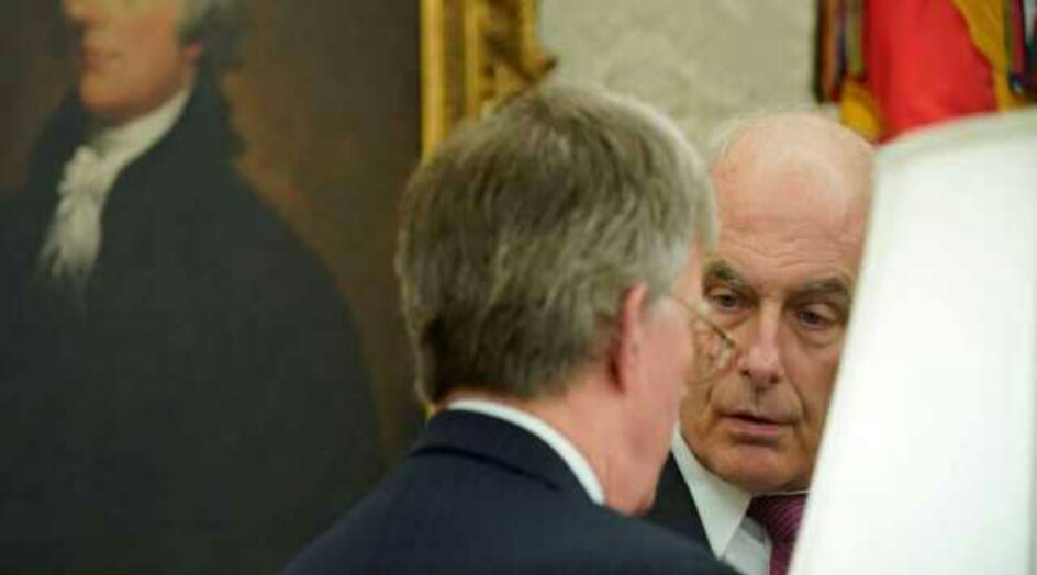 شجار "يخرج عن السيطرة" بين كبار مساعدي ترامب