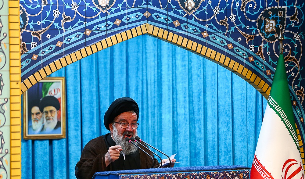  آية الله خاتمي يحذر من محاولات الاستكبار العالمي العودة الى ايران