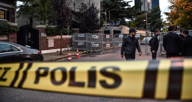 لاجئ سوري يذبح طفليه أمام زوجته قبل أن يقتلها وينتحر!