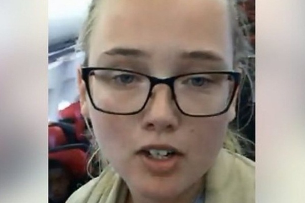 الفتاة السويدية التي عطلت ترحيل أفغاني تواجه السجن