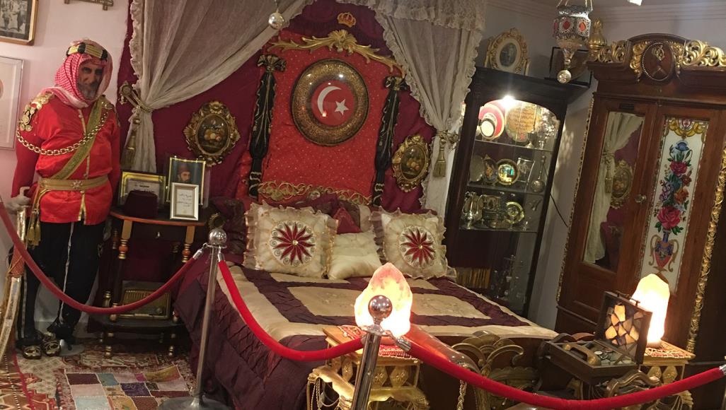 بالصور.. تعرف على مقتنيات صدام حسين في الكويت