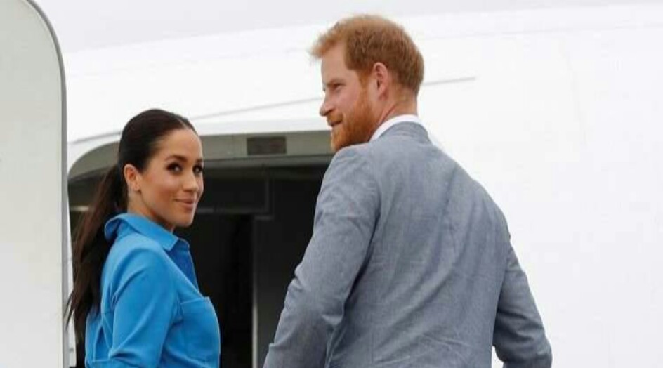 طائرة الأمير هاري وزوجته تفشل بالهبوط... وهذا ما حصل!