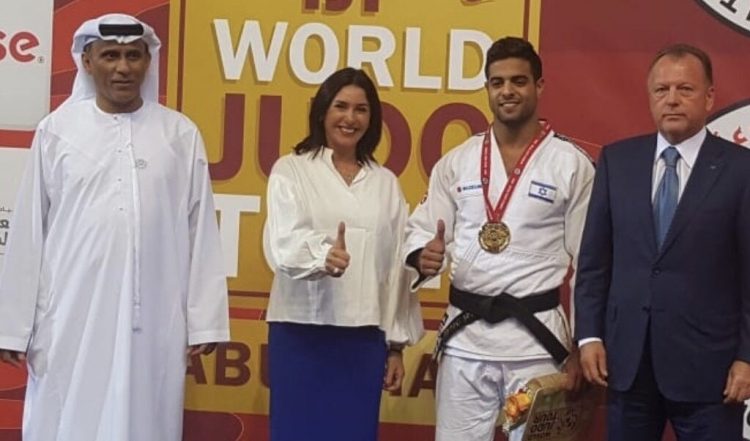 نشيد الكيان الإسرائيلي يعزف لأول مرة في بلد عربي!