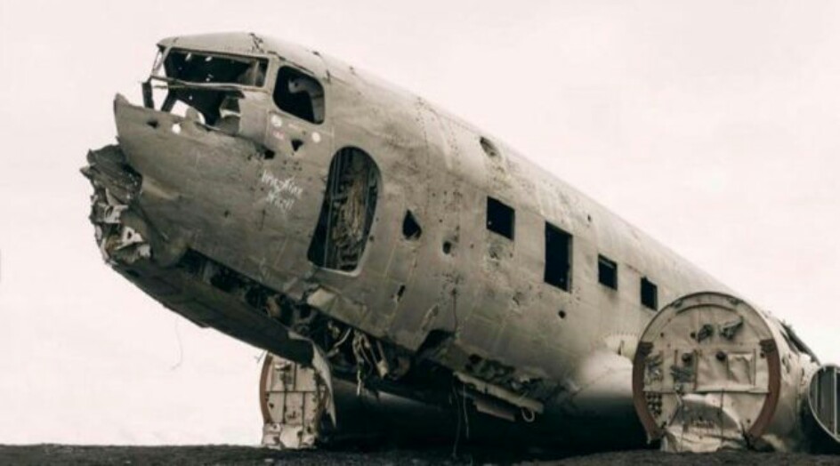 هل تعلم .. لماذا لا يتم استخدام المظلات في الطائرات المدنية قبل السقوط؟!