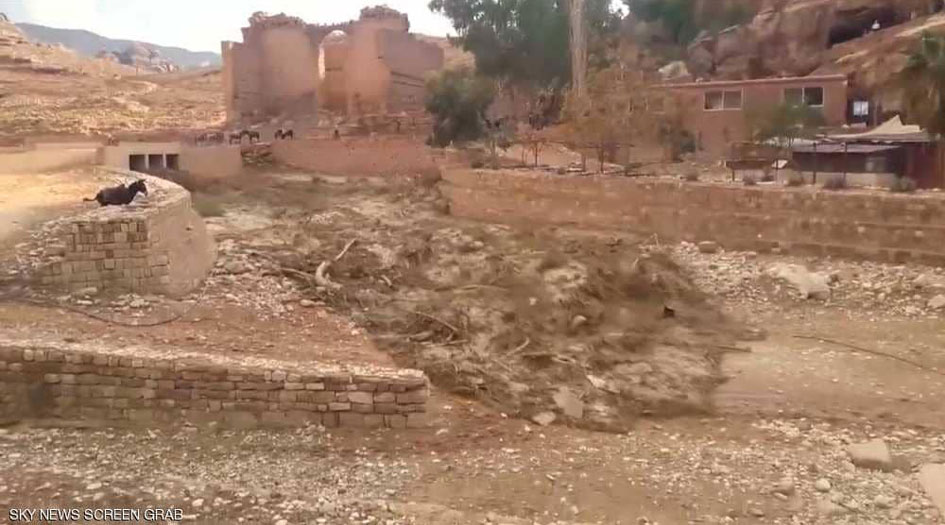 قصة مؤثرة لأسرة أردنية منكوبة جرفتها السيول