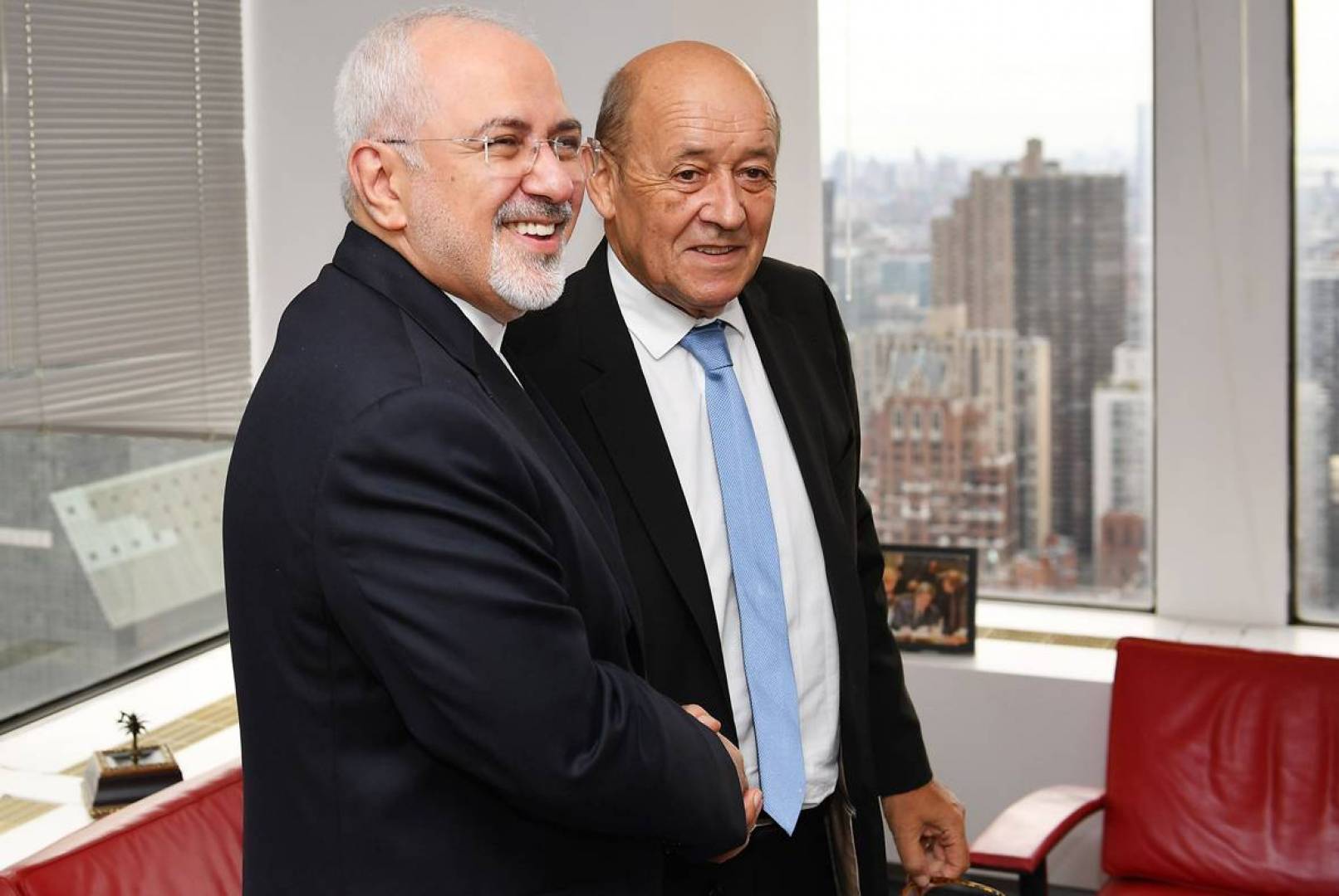 باريس تشدد على تمتع طهران بالمزايا الاقتصادية للاتفاق النووي 