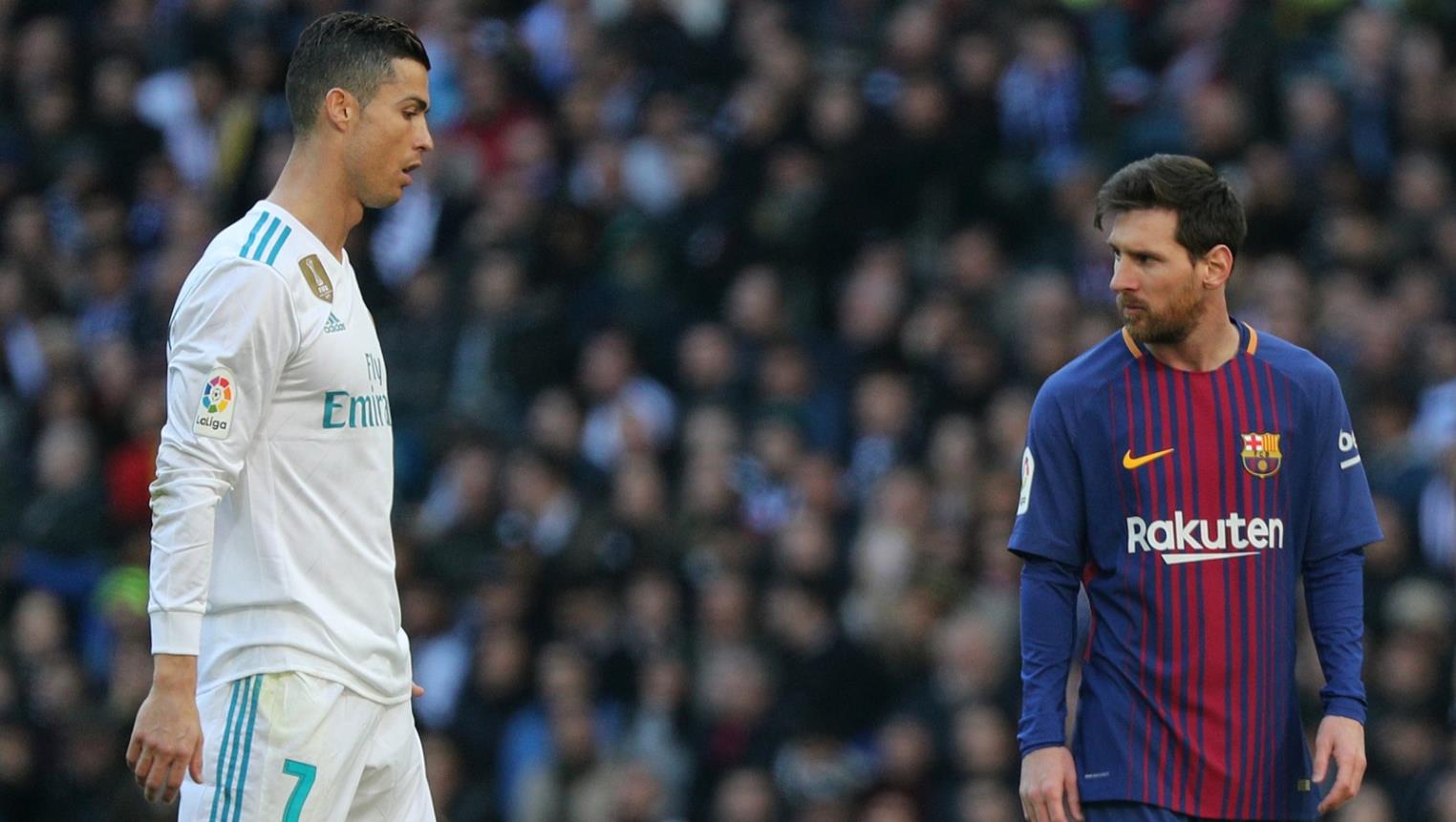 ميسي يصارع رونالدو على رقم جديد