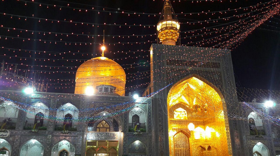 عشرة اجانب يعتنقون الاسلام في مرقد الامام الرضا (ع)