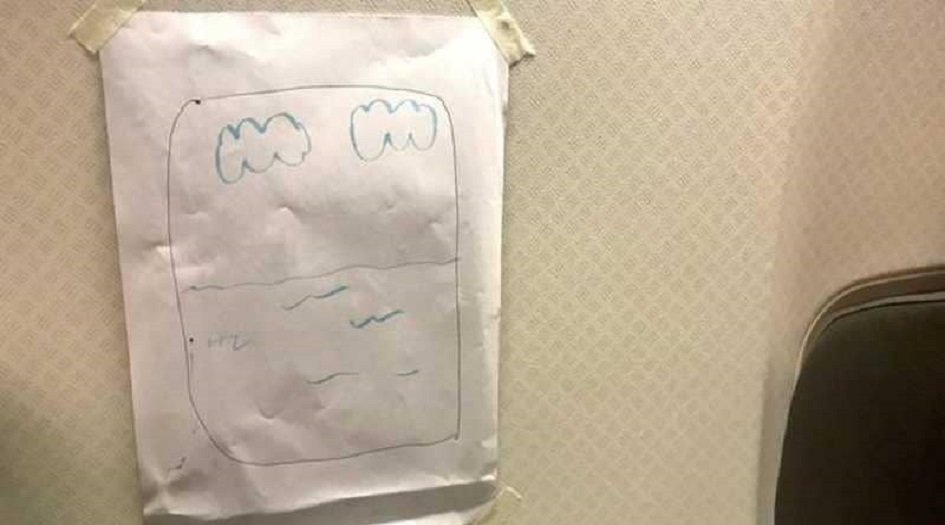 مضيفة تُسكت "المسافر الشكاء" بفكرة طريفة