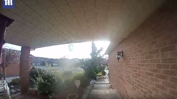 شبح في كندا يدهش من يراه 