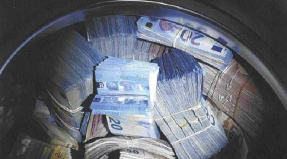  لص "يغسل أمواله" حرفيا 