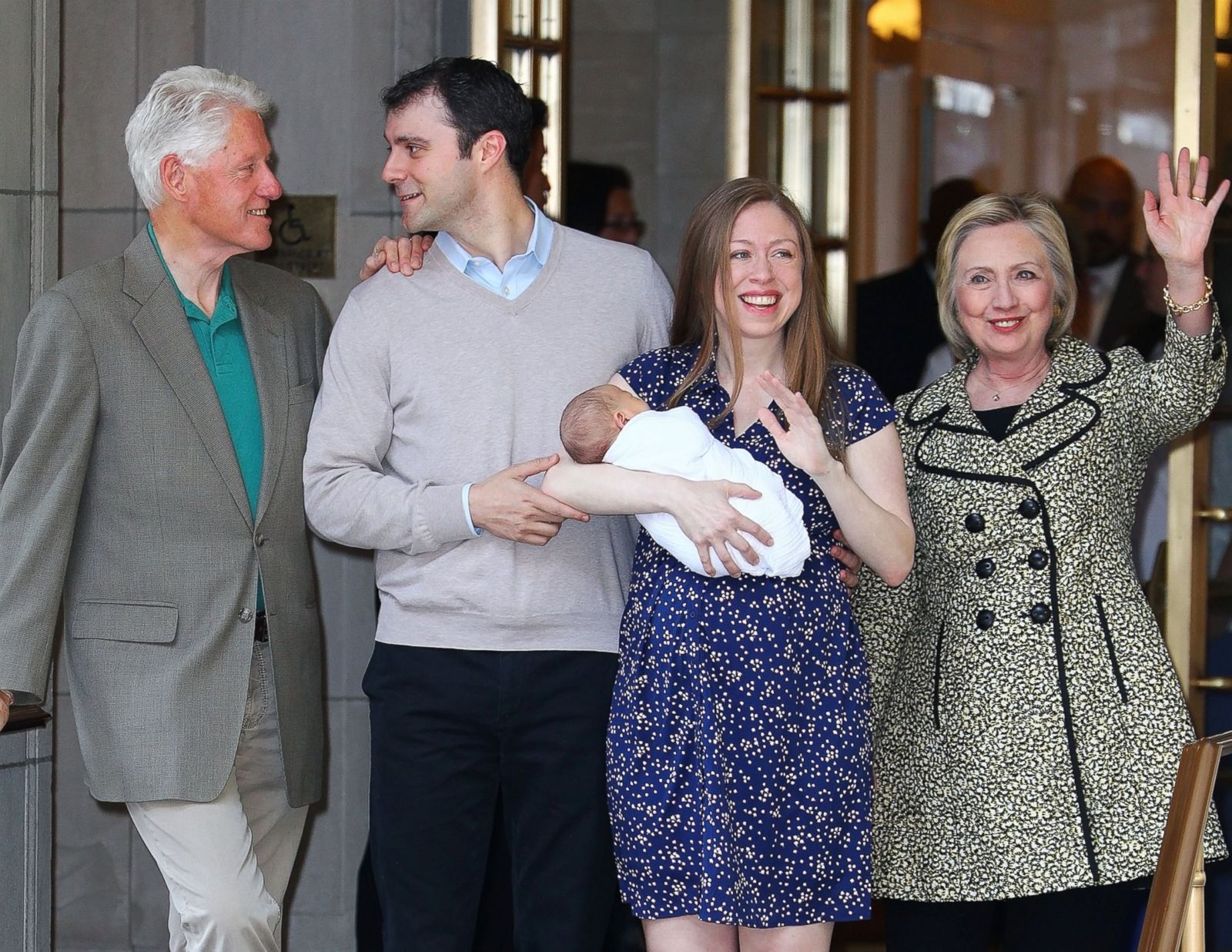 كلينتون : أمي رضخت للضغوط الشديدة 