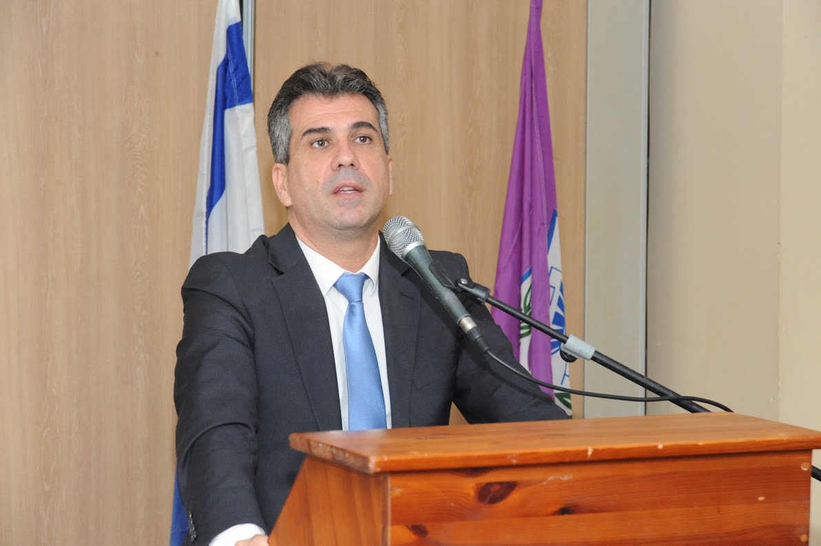  البحرين تبيع فلسطين بثمن بخس للصهاينة 