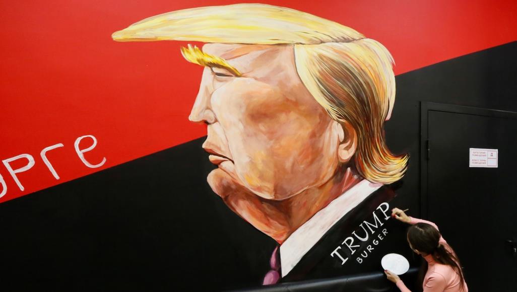  "ترامب برغر الروسي" يستقطب الزبائن 