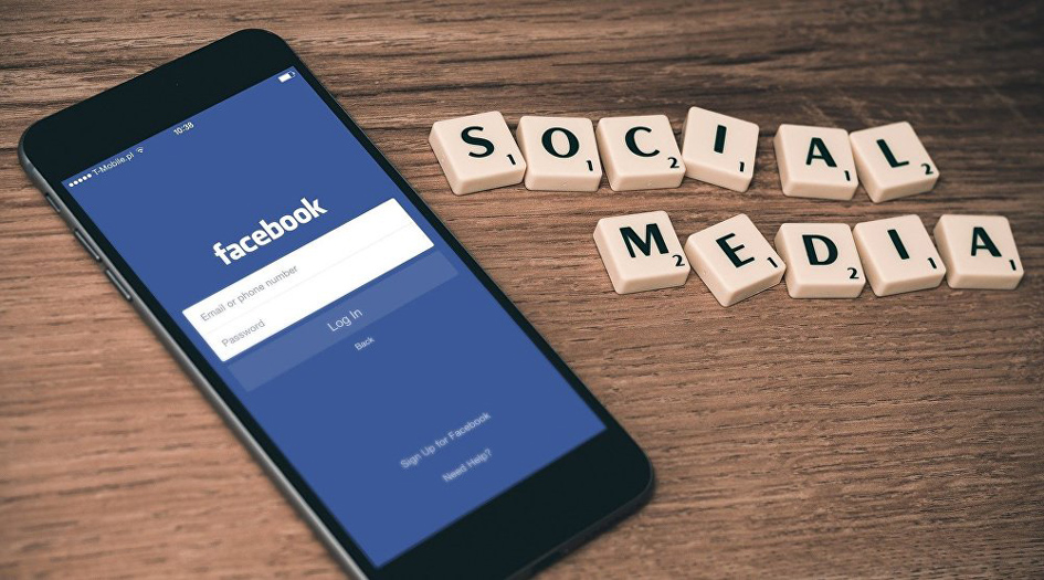 مستخدمو فيسبوك يتلقون رسائل من الموتى!