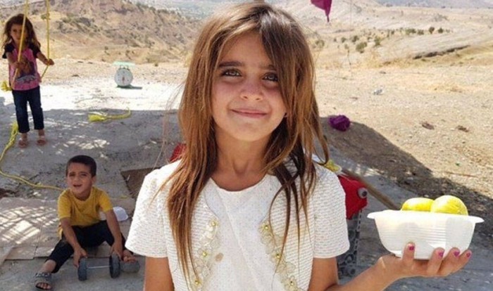 طفلة عراقية تشعل مواقع التواصل الإجتماعي