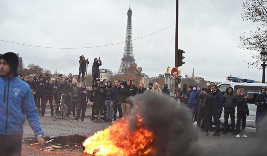 اغلاق برج ايفل بالعاصمة الفرنسية باريس