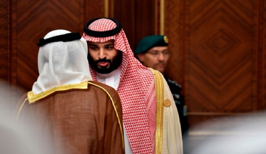 ابن سلمان يتحدث إلى مندوب قطر في قمة مجلس التعاون