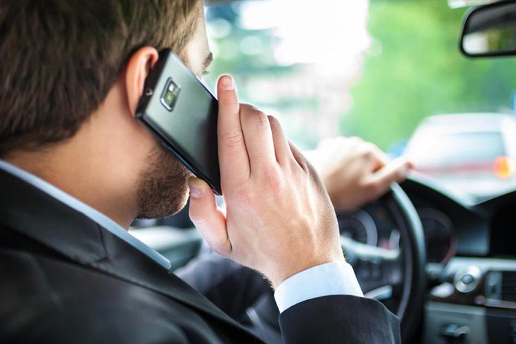 تلفن همراه بلای جان رانندگان در ایتالیا