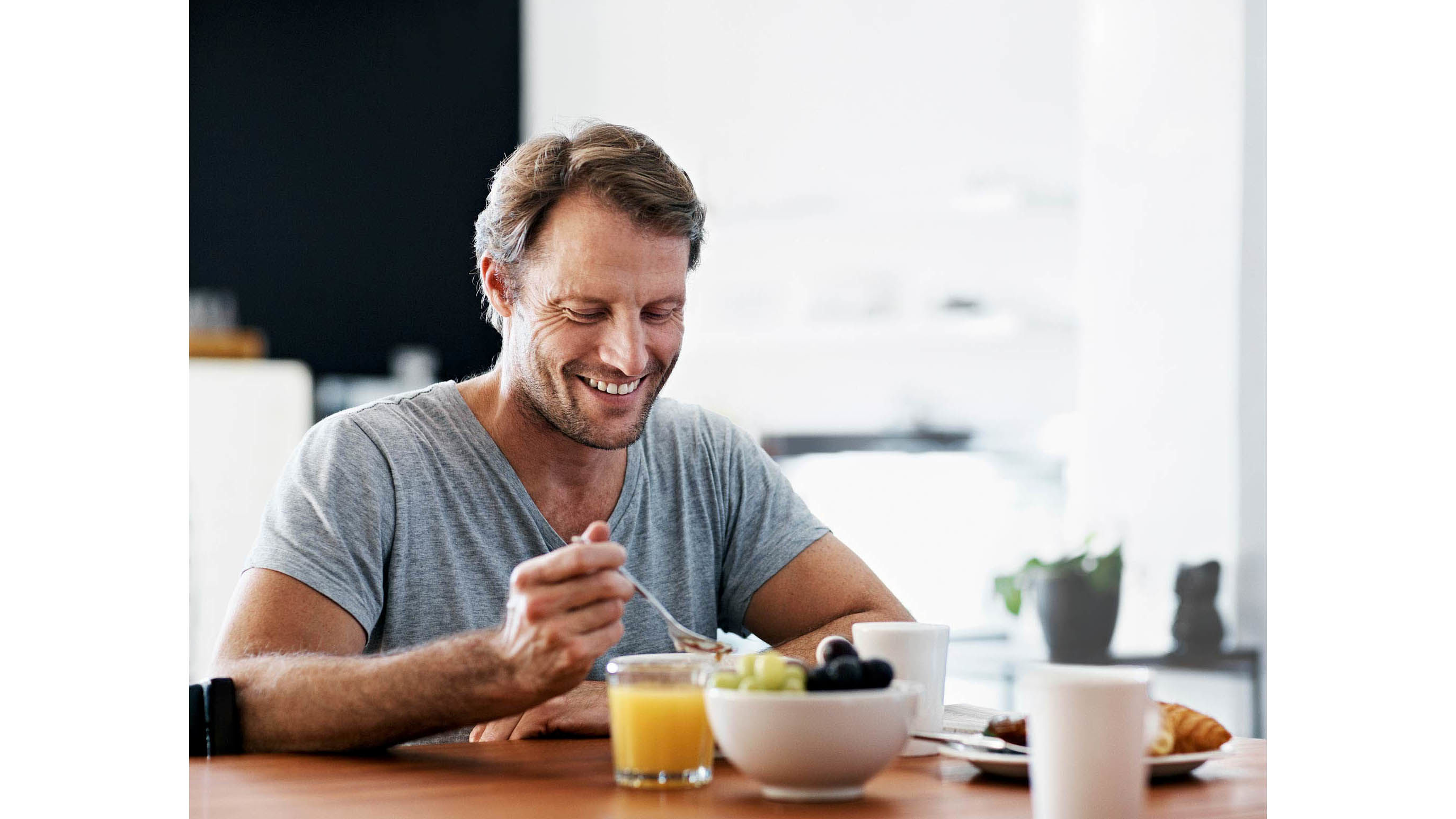 هذه الاسباب تدفعك لتناول الطعام بمفردك