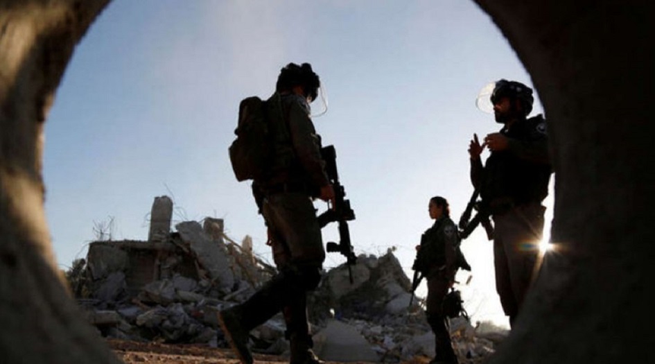 بالصورة.. شجار عنيف بين جنود صهاينة