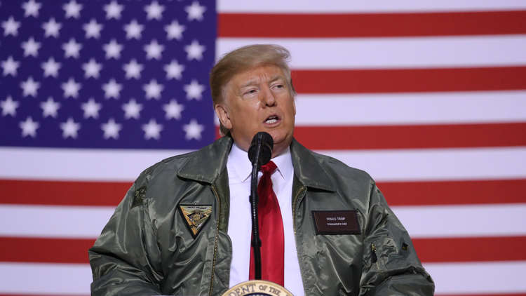 رغم التشديد الأمني.. ناشط بريطاني يفضح سر رحلة ترامب للعراق