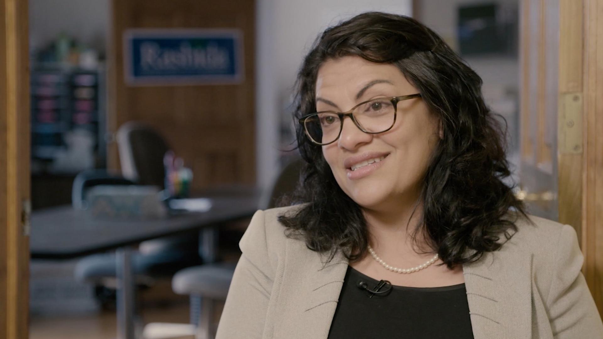 بالصورة.. نائبة أمريكية تحذف كيان الإحتلال من خريطة مكتبها