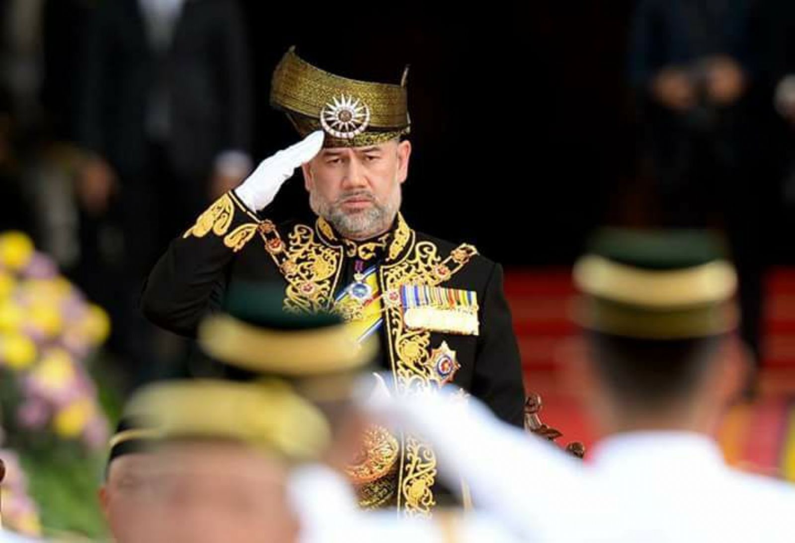 سلطان تزوج ملكة جمال موسكو وتنحى عن العرش