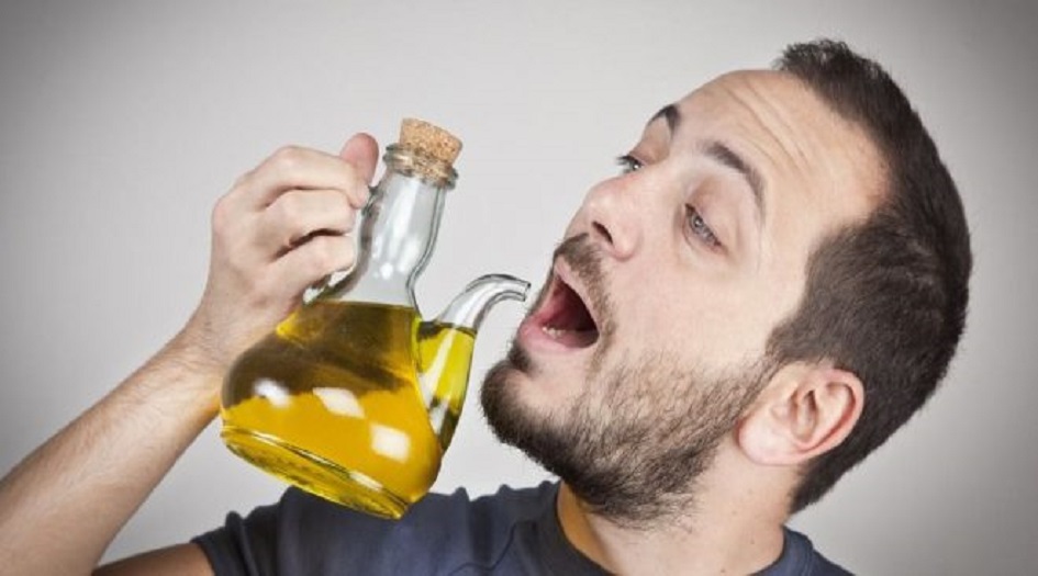 ملعقة زيت الزيتون على الريق ونتائجها المبهرة بين يديك