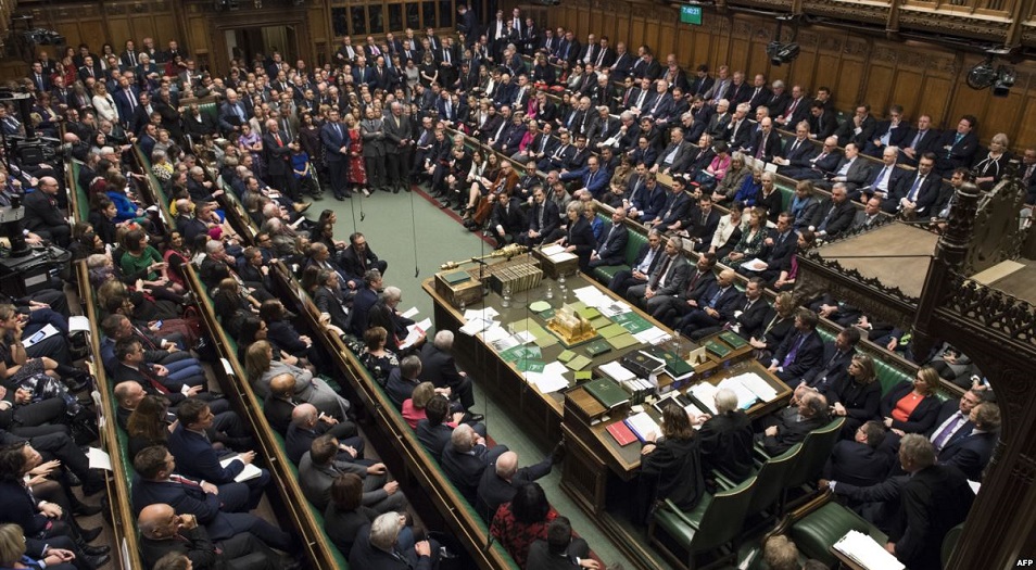 الحكومة البريطانية تنجو من سحب الثقة بـ 325 صوتا