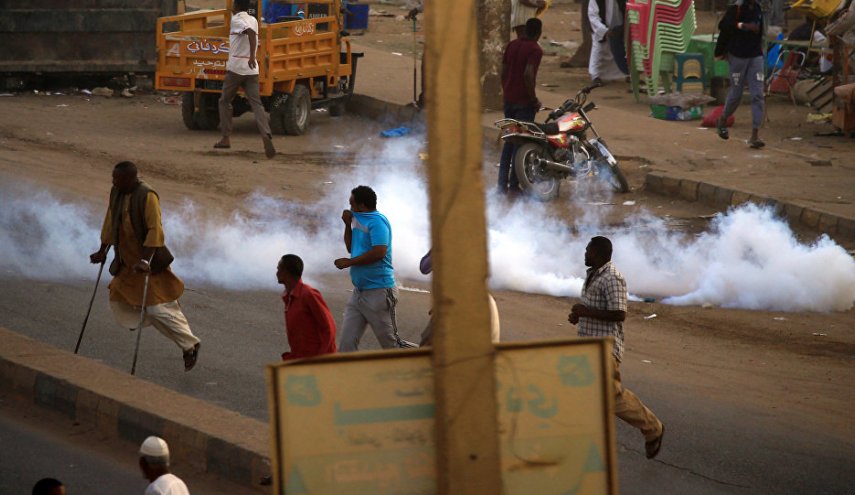 مسيرات في 12 مدينة سودانية... والحزب الحاكم يوجه رسالة عاجلة