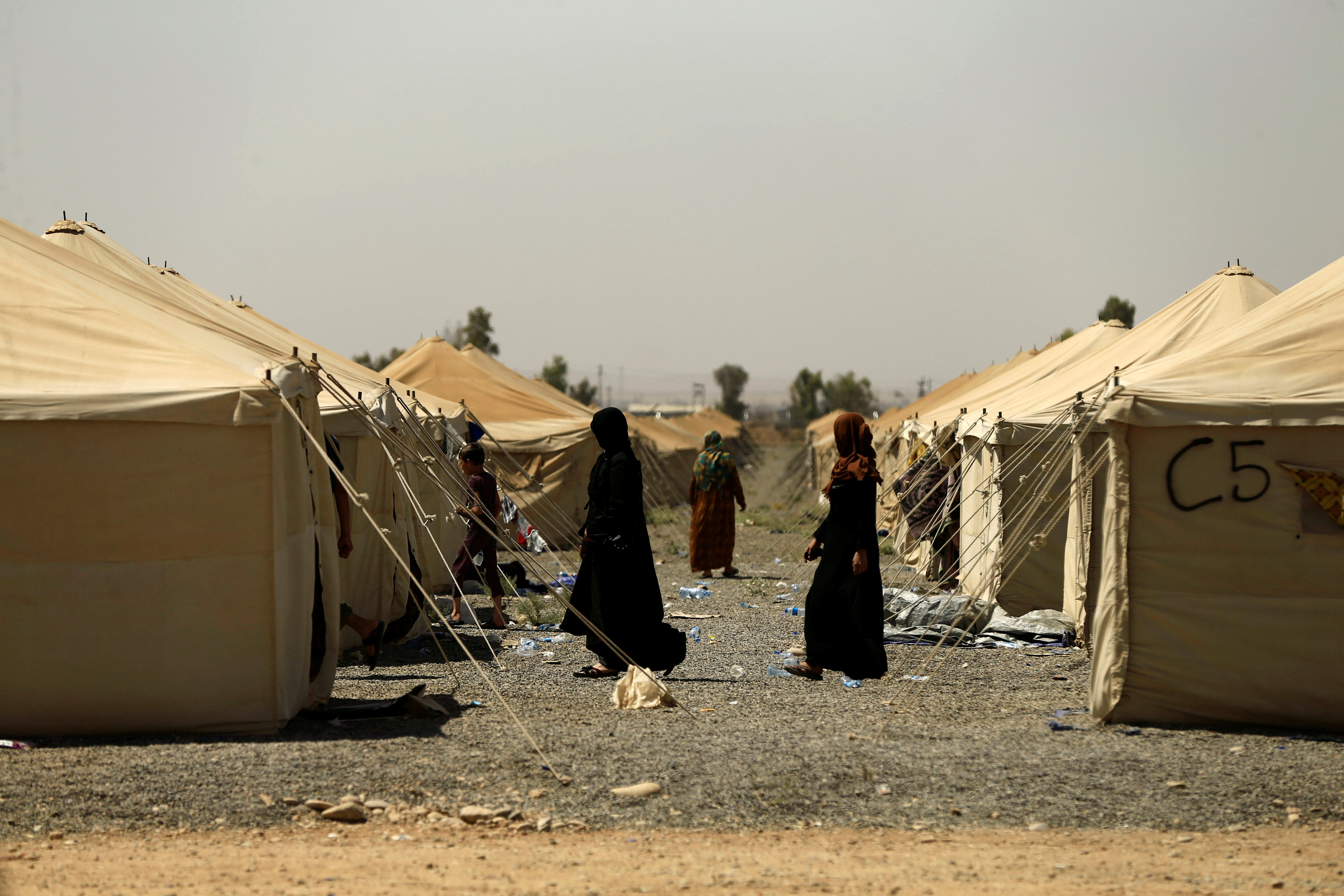 قد تكون له عواقب كارثية.. عودة بعض أسر "داعش" الى الانبار 