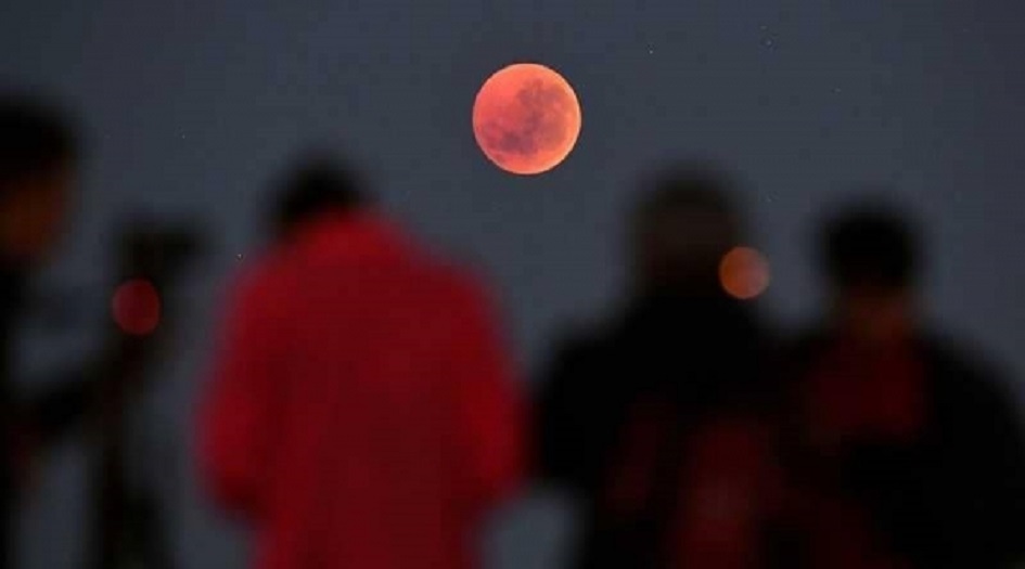 قبل ساعات من حدوثه.. هنا سيظهر القمر الدموي