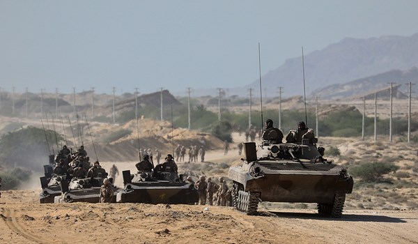 الوحدات المدرعة والمحمولة جواً تنفذ مهامها بنجاح في المناورات البرية