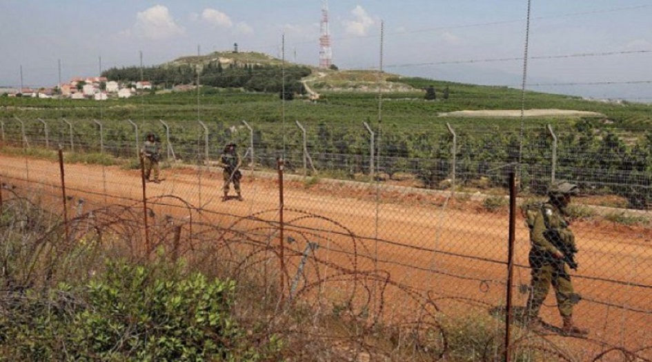  شاهد: ما سر اللوحة التي ظهرت خلف السيد نصرالله في مقابلته! 