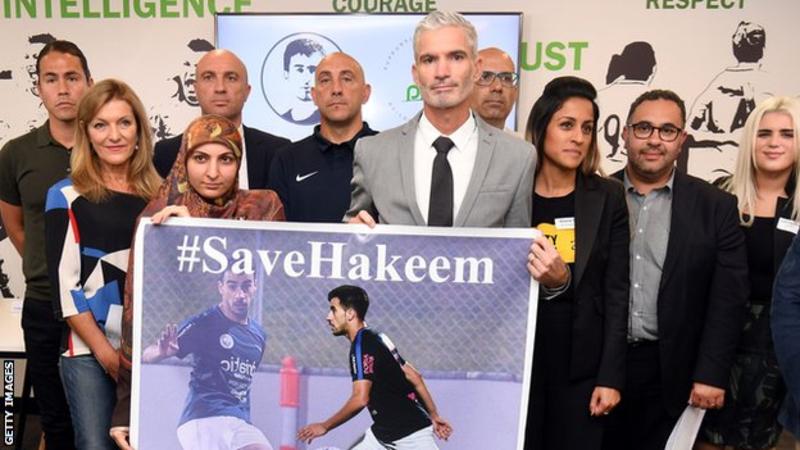 لا أستطيع التنفس..زوجي يعاقب بسبب آرائه