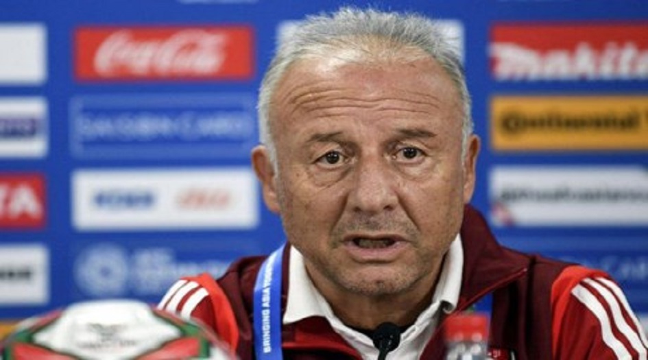 مدرب الإمارات يستقيل ويكشف سبب الخسارة الثقيلة مع قطر