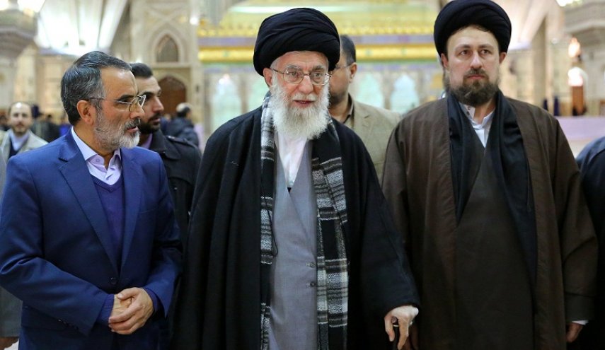 قائد الثورة يزور مرقد الامام الخميني "رض" وقبور الشهداء+صور