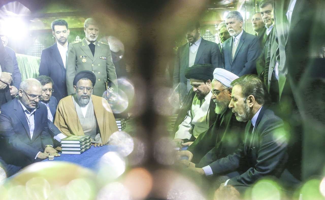 تجديد ميثاق رئيس جمهور و اعضاي هيئت دولت با آرمان هاي امام و شهدا + عكس