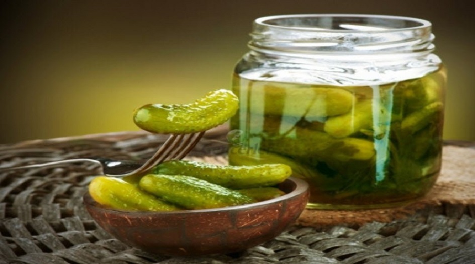 ماء المخلل يحظى بشعبية بين لاعبي كرة القدم.. والسبب؟!