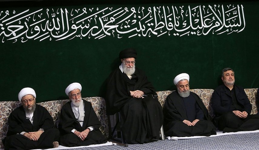 قائد الثورة الاسلامية يشارك في مراسم عزاء استشهاد السيدة فاطمة الزهراء (ع)