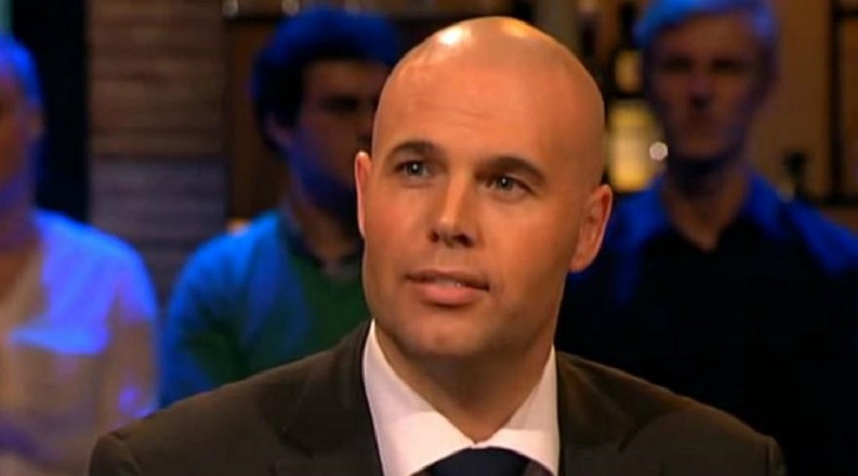 نائب هولندي سابق يعتنق الإسلام بعد أن كان معاديا له