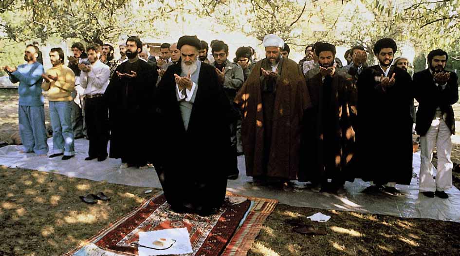 قصة القرية الفرنسية التي انطلقت منها ثورة الامام الخميني