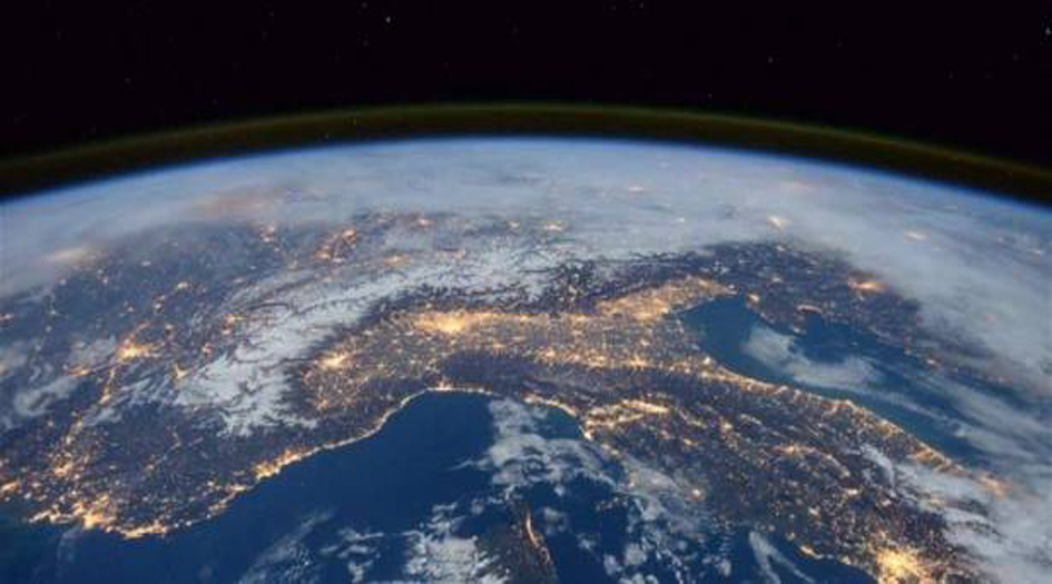 صورة تحبس الأنفاس.. الأرض من خلف القمر!