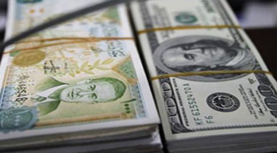 هبوط سعر الدولار أمام الليرة السورية