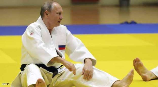 امرأة تطيح بالرئيس الروسي أرضا 