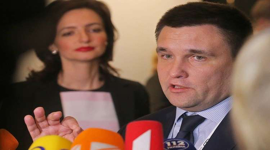 وزير خارجية أوكرانيا: يحذر من "إلقاء الرئيس الجديد من النافذة"!