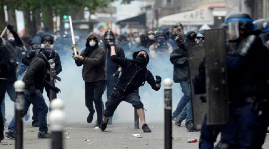 اشتباكات بين الشرطة والمتظاهرين قرب قصر الرئاسة الجزائرية